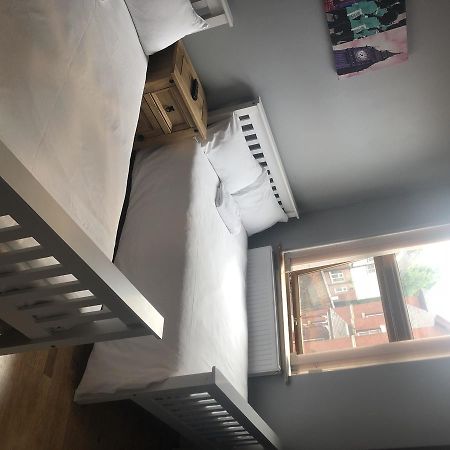 Oaklands Apartment Вулвергемптон Екстериор снимка