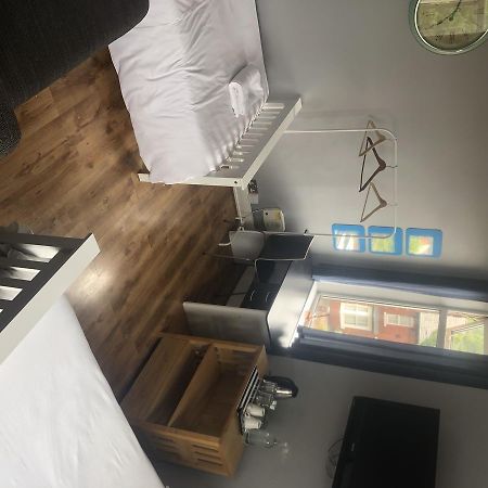 Oaklands Apartment Вулвергемптон Екстериор снимка