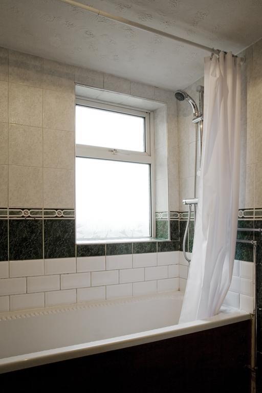 Oaklands Apartment Вулвергемптон Екстериор снимка