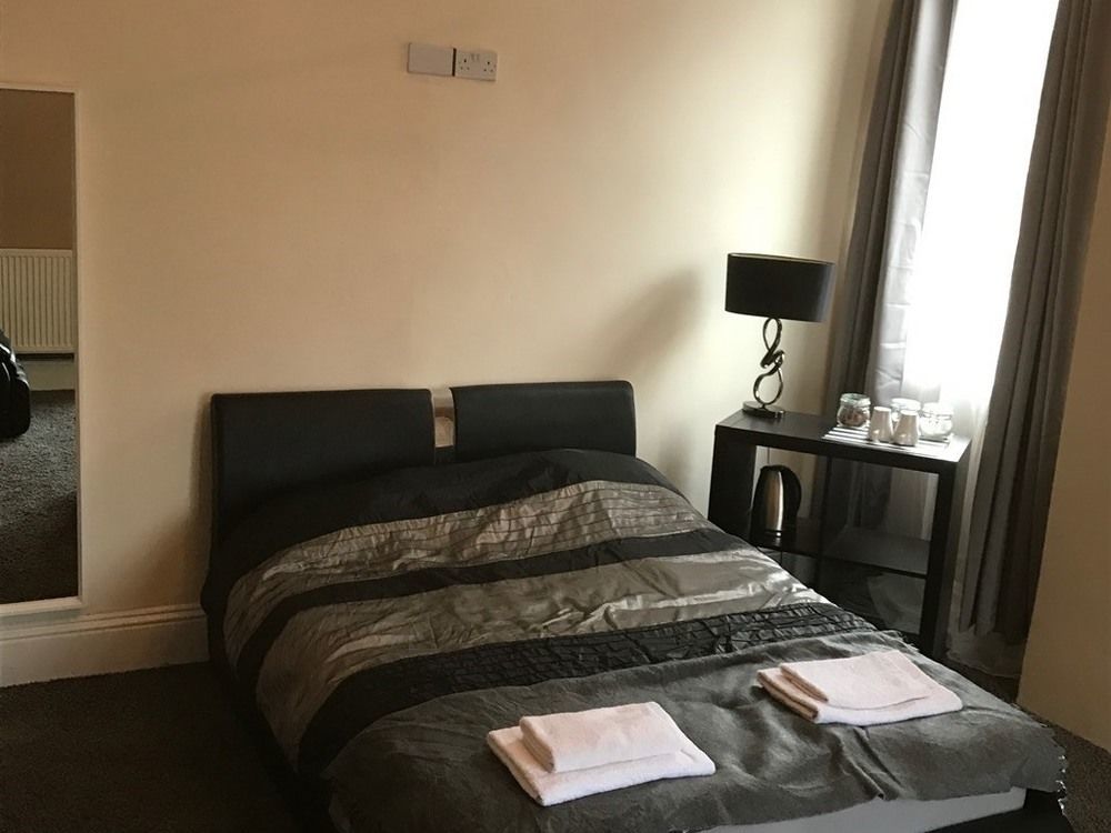 Oaklands Apartment Вулвергемптон Екстериор снимка