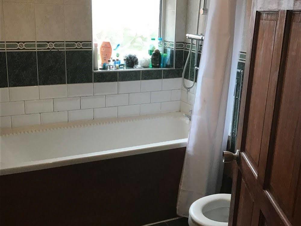 Oaklands Apartment Вулвергемптон Екстериор снимка